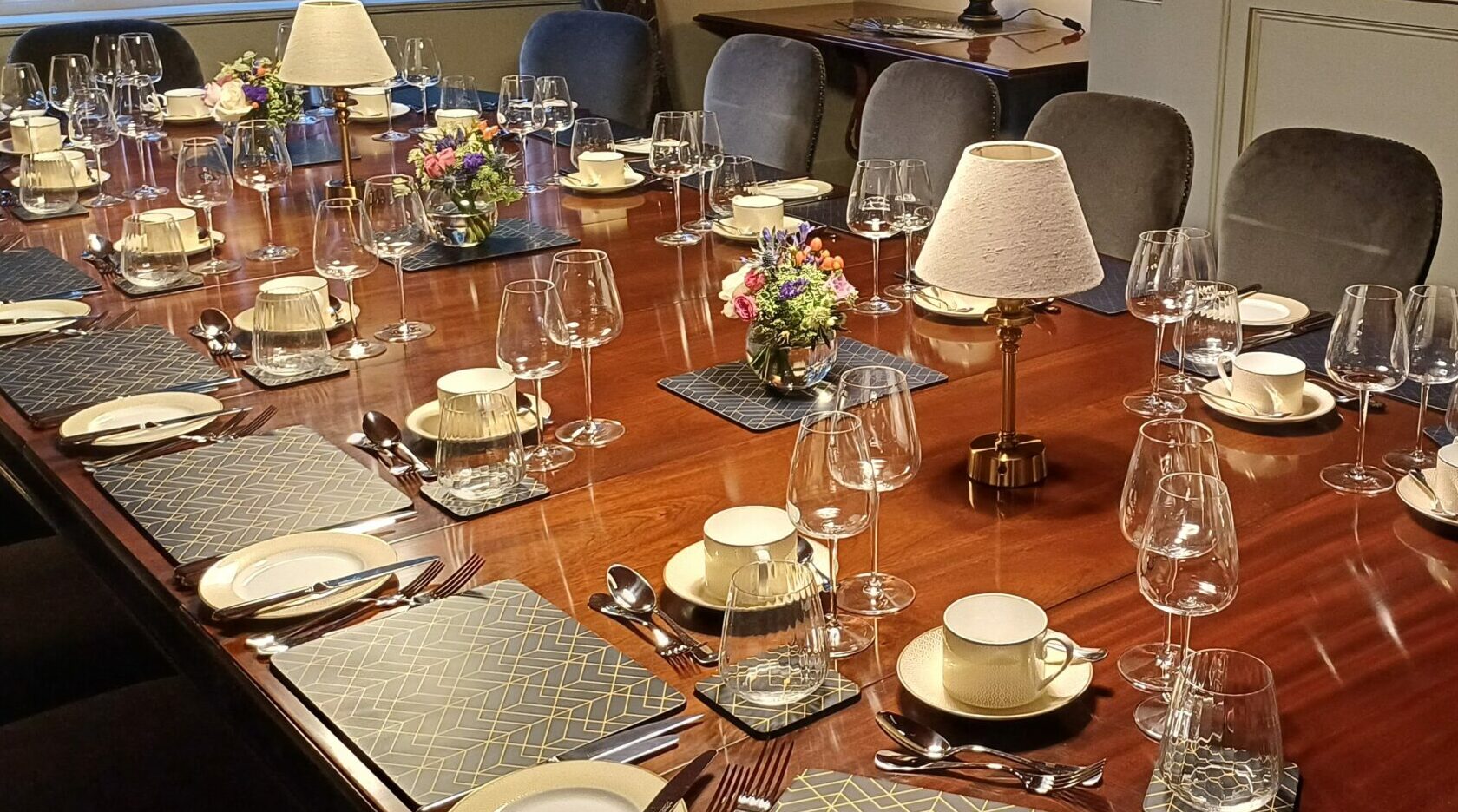 Bene't House Dining Set