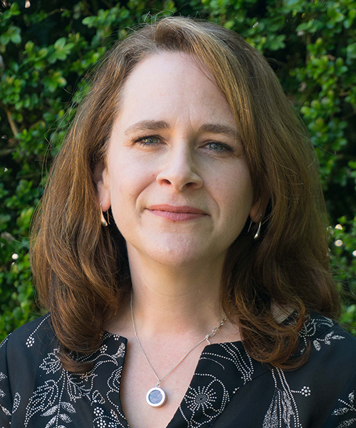 Elizabeth Phillips Headshot